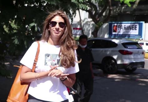 Watch! Unlike mom Jaya's rude behaviour, daughter Shweta Bachchan's ...