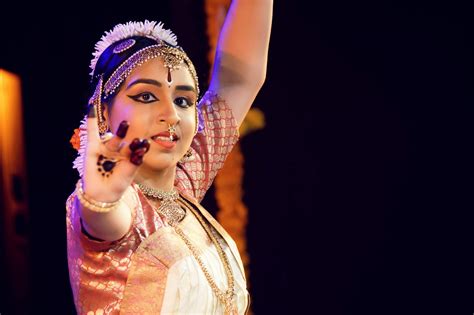 Sujaya Vijayakumar - Bharatanatyam Artist