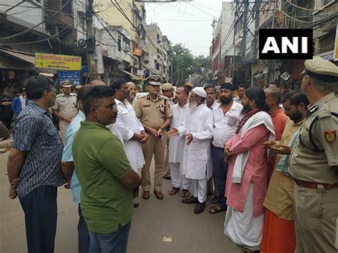 Delhi Police Commissioner visits Hauz Kazi area, assures residents of ...