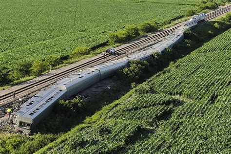 Amtrak train with 243 aboard derails in Missouri, fatalities reported