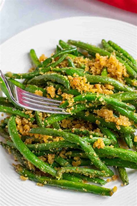 Skillet Green Beans with Bread Crumbs