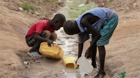 非洲最缺水国家，一盆水洗全家一周衣服，近四分之一地区没饮用水_猫君