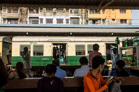 Local Train Inssssdie 的图像结果