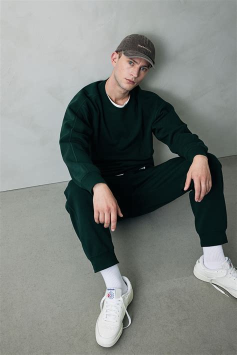 THERMOLITE® Relaxed Fit Sweatshirt - Forest green - Men | H&M IN