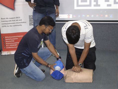 BLS training workshop held at L.J. Institute of Pharmacy | એલ.જે ...