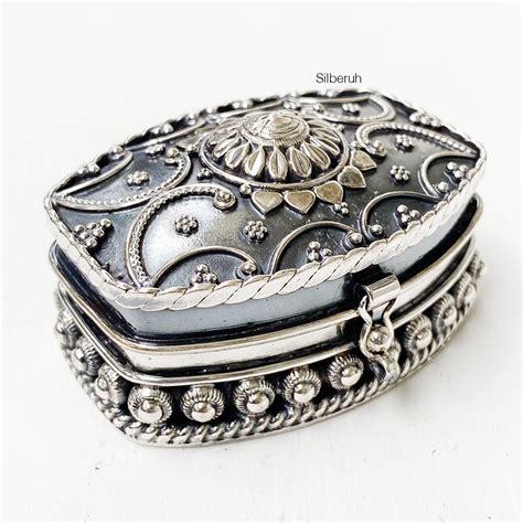 Rectangular Kumkum Silver Box – SILBERUH