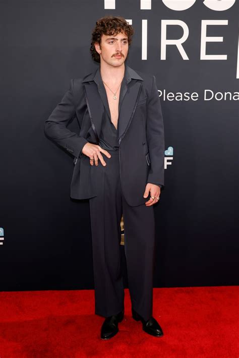 ФОТО: "Grammy Awards 2025"-ын улаан хивсний ёслолын онцлох одод ...