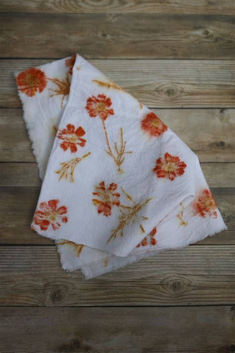 How to Eco Print with Flowers | Natural Dye Tutorial | Botanical dyeing ...