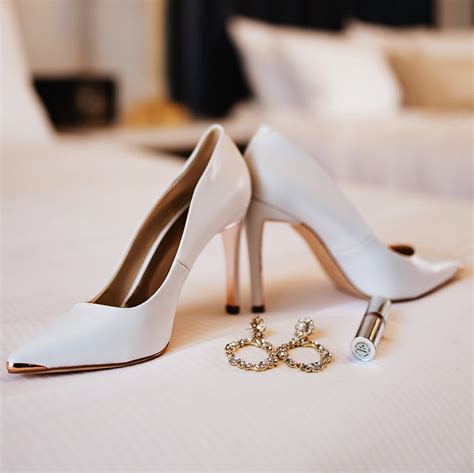 High Heels vs. Sneakers: Choosing the Right Shoe for Every Occasion ...