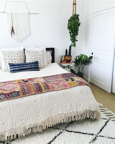 15 Bohemian Bedroom Ideas on a Budget (Boho Style)