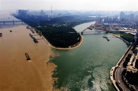 长江武汉关水位跌破14米-人民图片网