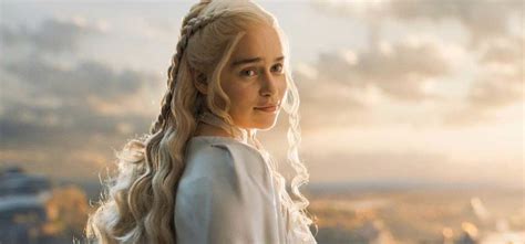 Emilia Clarkes Struggle With Surviving 2 Brain Surgeries Proves Shes A ...