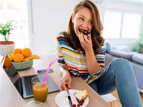 6 reasons why one must not consume food in a hurry