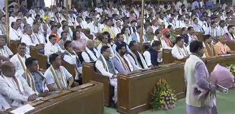 NDA बैठक Live: नीतीश और सम्राट चौधरी की चल रही थी अलग ही केमेस्ट्री ...