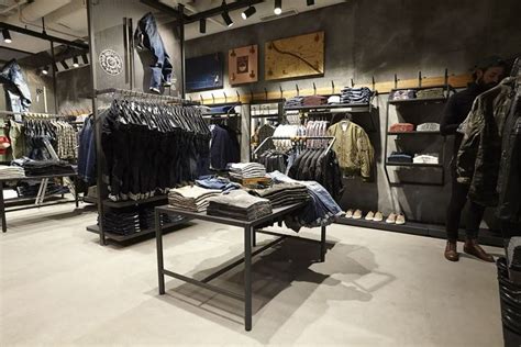 瑞典哥德堡Nudie牛仔裤专卖店设计 – 米尚丽零售设计网-店面设计丨办公室设计丨餐厅设计丨SI设计丨VI设计