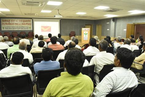 Staff of IIOR, farmers and other stakeholders participating in the ...