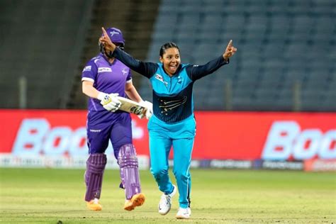 A Lot Of Girls Are Crying: Australian cricketer Alana King Bats For ...