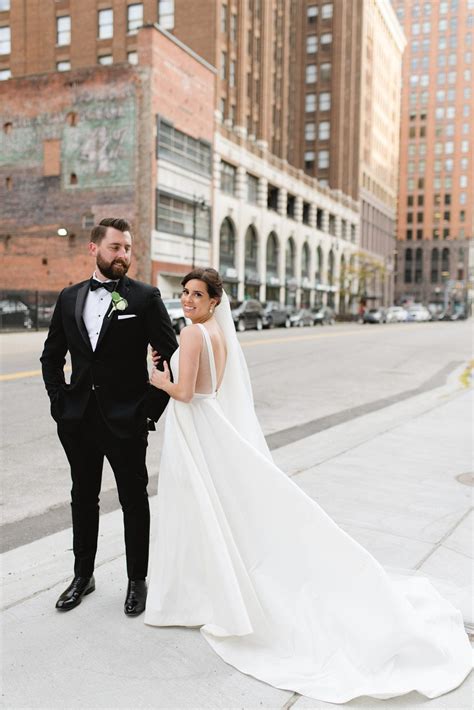 Lena & Tyler | Detroit Wedding at the Belle Isle Casino | Niki Marie ...