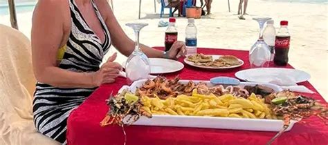 Zanzibar: Prison Island Tortoise Feeding Guided Experience. - Klook India