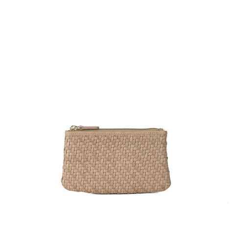 Calonge - A sleek compact travel companion