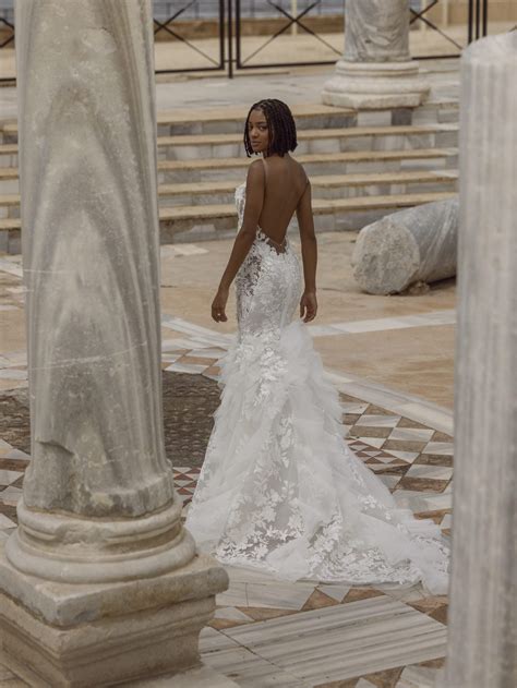 Low Back Wedding Dresses With Bow