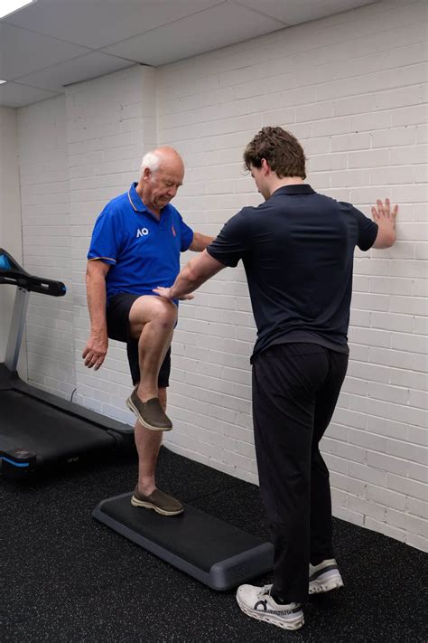 Quadriceps Muscle Strain: Recovery, Treatment & Exercises | ME Physio