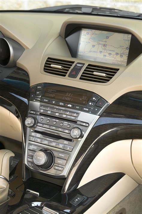 Acura MDX (2008) - picture 17 of 24