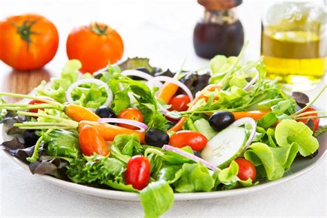 10 Receitas de Saladas Fit para Refeições Refrescantes