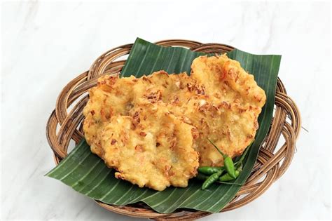 Bakwan sayur bakwan goreng or bala bala ote ote | Premium Photo