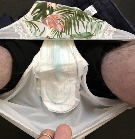 Sitting down to pee at work and reminded I’m a sissy. My pad for today 🥰 : r/sissyperiods
