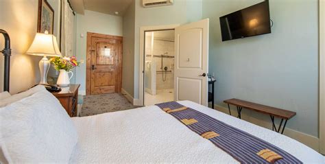 Sutter Creek Hotel | ADA-Friendly Queen Room in Sutter Creek