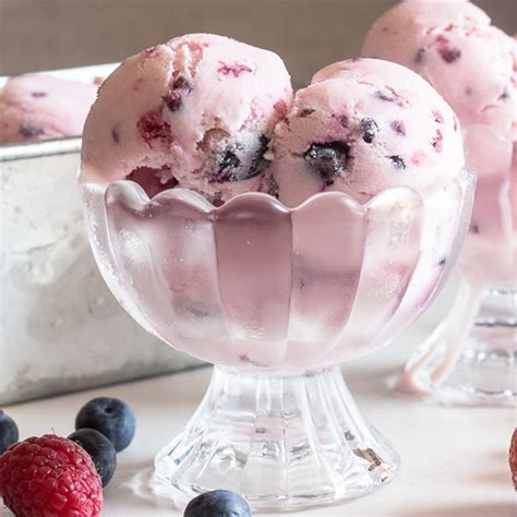 Homemade Fresh Berry Frozen Yogurt Recipe - An Italian in my Kitchen