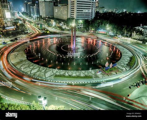 Heavy traffic circles around a roundabout in the central part of Jakarta Stock Photo - Alamy