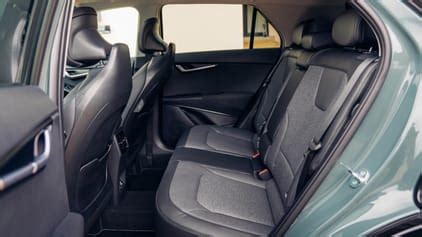Kia Niro Interior Layout & Technology | Top Gear