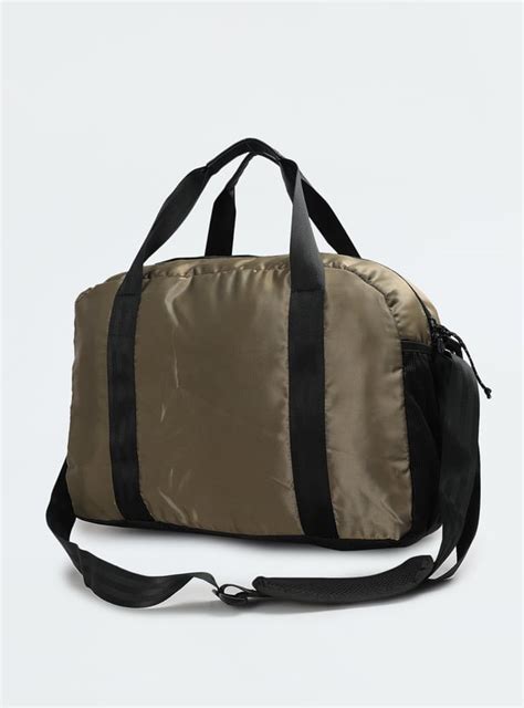 Buy Men Solid Gym Duffle Bag Online at just Rs. 1099.0 - 1000014271448 ...