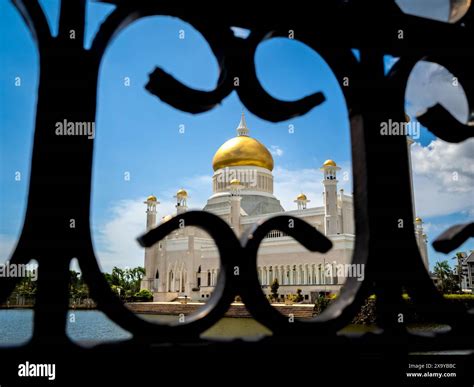 Omar Ali Saifuddien Mosque, named after the 28th Sultan, landmark iconic in Bandar Seri Begawan ...