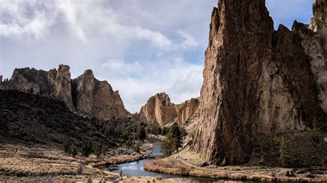 Smith Rock State Park: Stunning Oregon River Valley in 4K Ultra HD ...