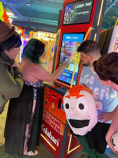 The teens take over Colossalcon East [NS] : r/DungeonsAndDaddies