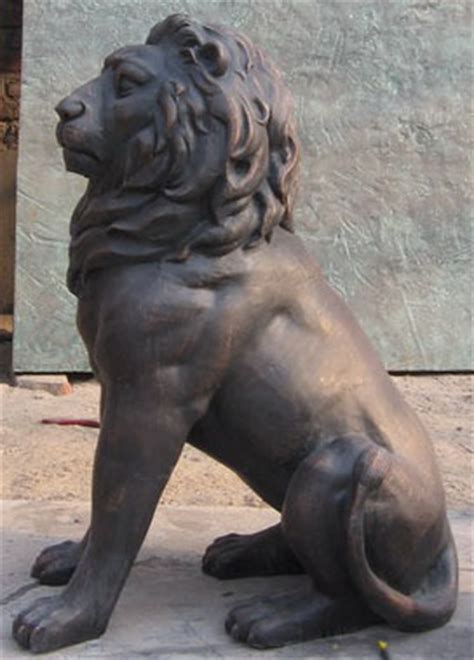 西洋狮铜雕，企业门口狮子铜雕-宏通雕塑