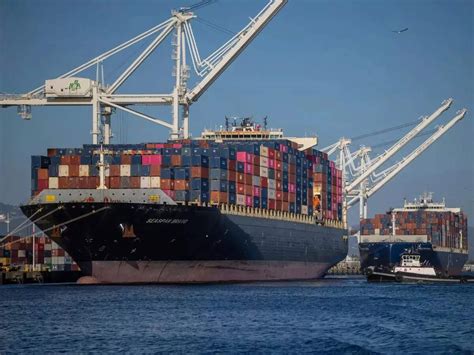 Turkey bars Israeli ships and flights from its territory