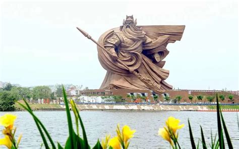 三国重地荆州古城，世界最大关公圣像