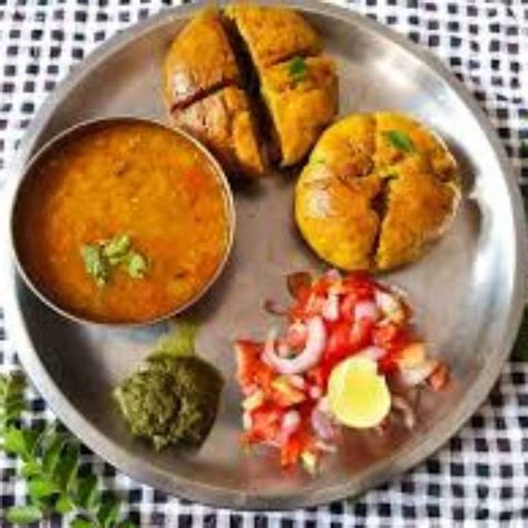 Discover Famous Food of Madhya Pradesh and Seasonal Street Foods