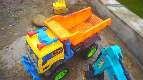 “成长小玩具”之早教视频:挖掘机和翻斗车