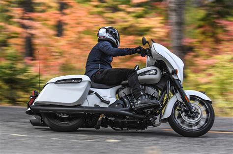 2019 Indian Chieftain Dark Horse Review (17 Fast Facts)