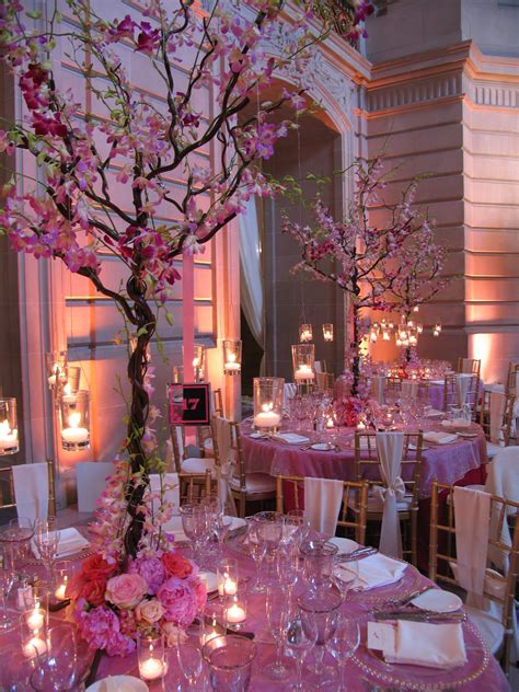 Pink blossoms adorn trees at this City Hall wedding. | Decorações ...
