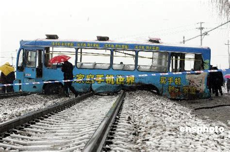 青藏铁路乌兰境内发生汽车与火车相撞事故 3人死亡_国内新闻_环球网