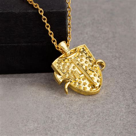 Shield Shaped Sultan Pendant With Chain – VOYLLA