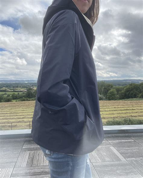 Les manteaux imperméables mi longs mi saison Laura Jo, Melya Melody, E – Le Petit Placard