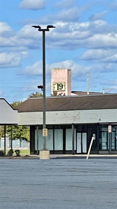 The Moon Rising Last Night from Conimicut Point Park, Warwick, RI : r ...