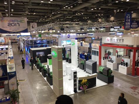 Rabbit Co., Ltd.: Customer Reviews, Stands and Services